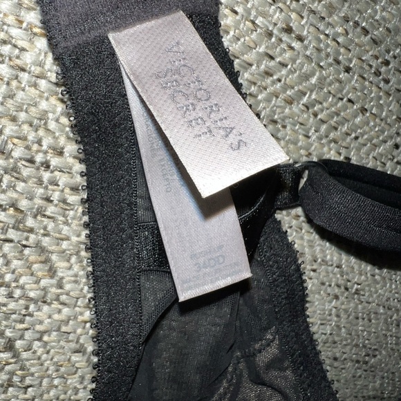 Victoria's Secret Red & Black Lace Bra! Gorgeous! 34 DD - Picture 5 of 8